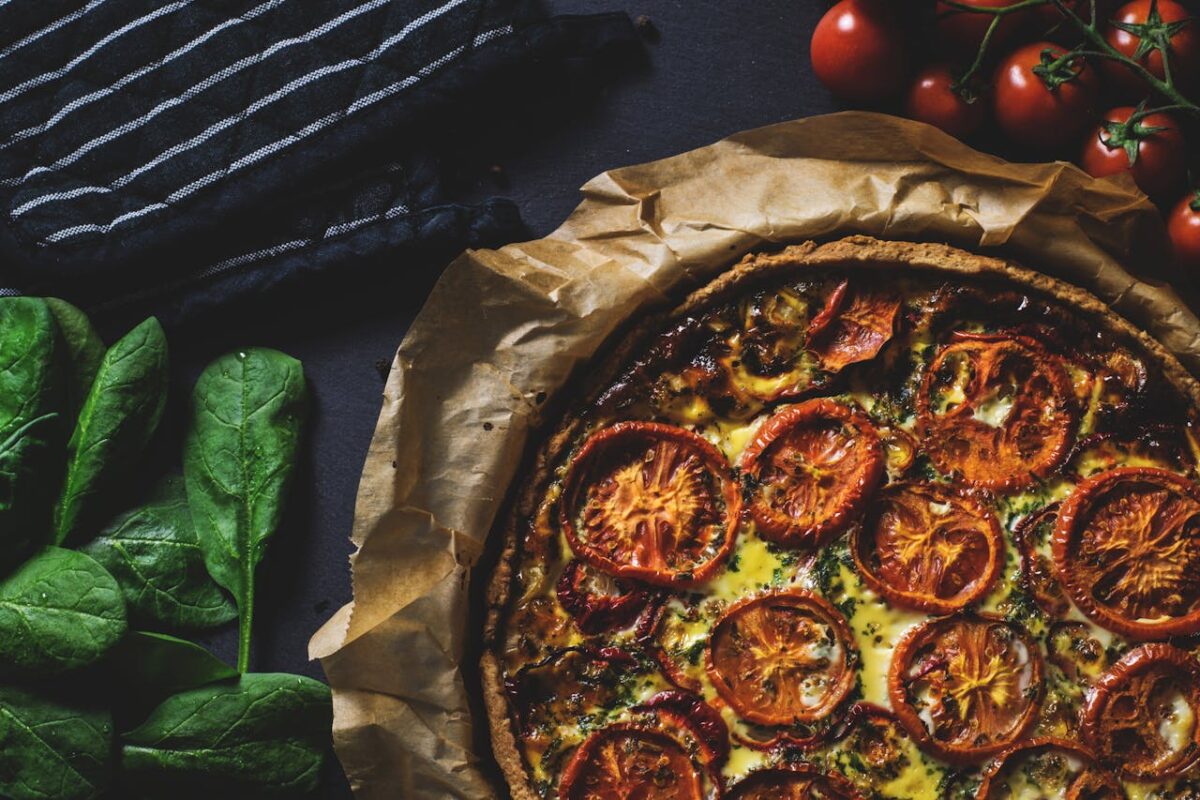 pexels photo 568370 Delicious rustic quiche topped with tomatoes, ideal for a healthy and tasty meal.